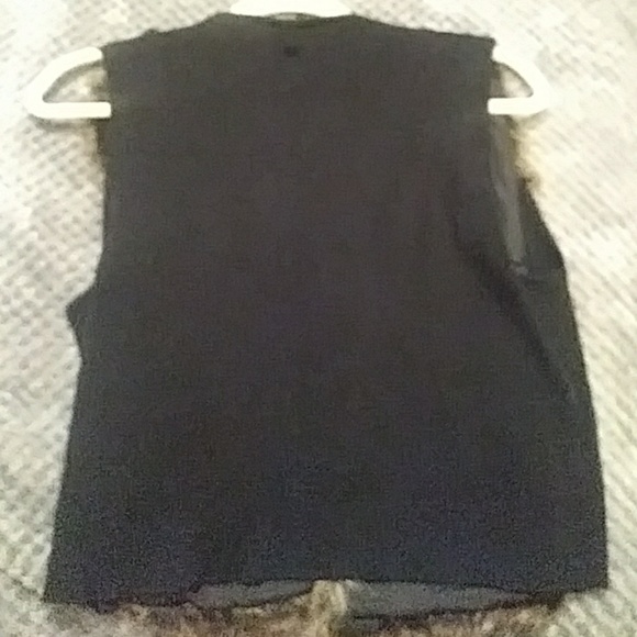 Ann Taylor fur vest M/L never worn with tags - Picture 6 of 6